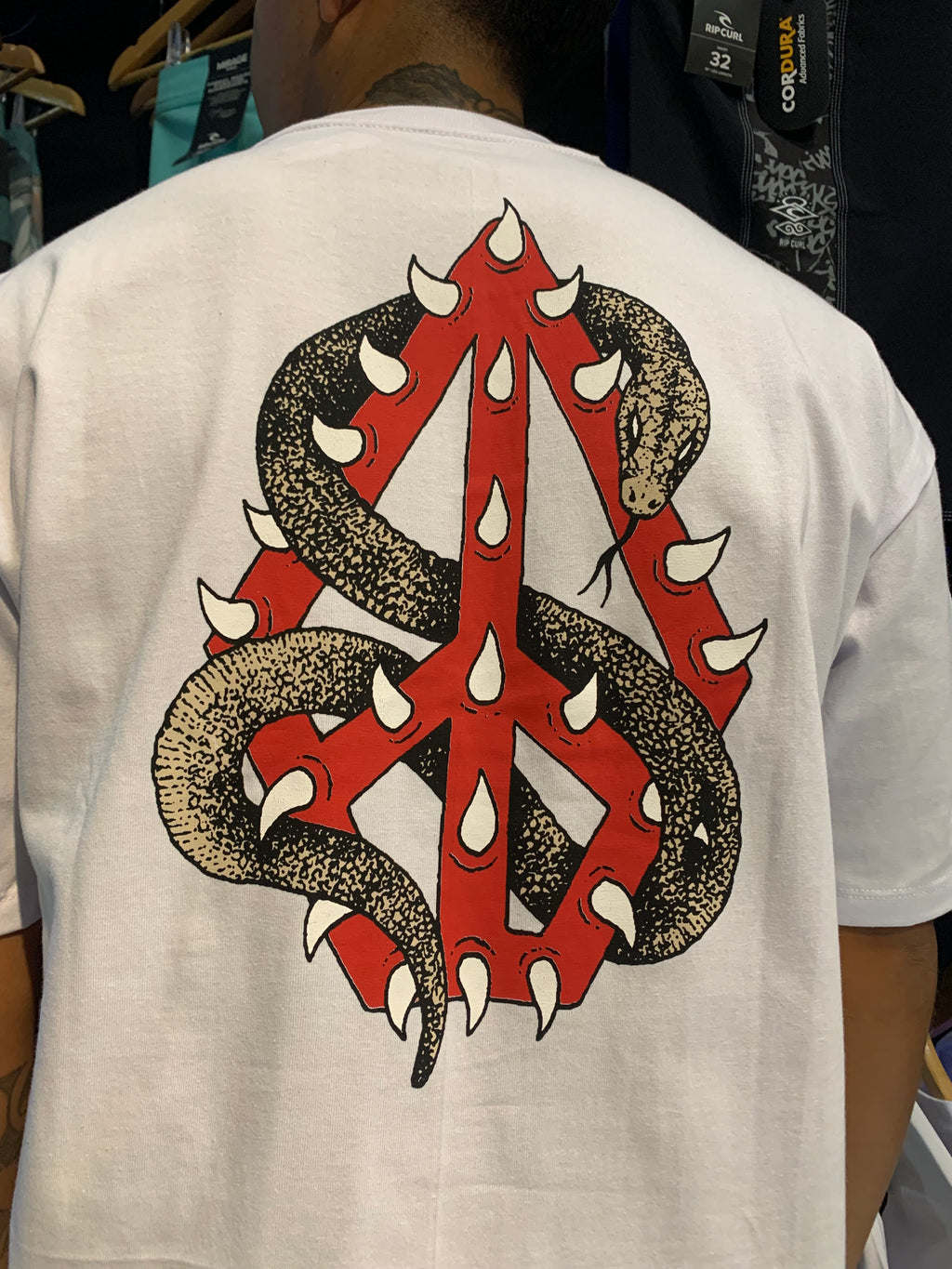 Camiseta Volcom Snake Peace Branca