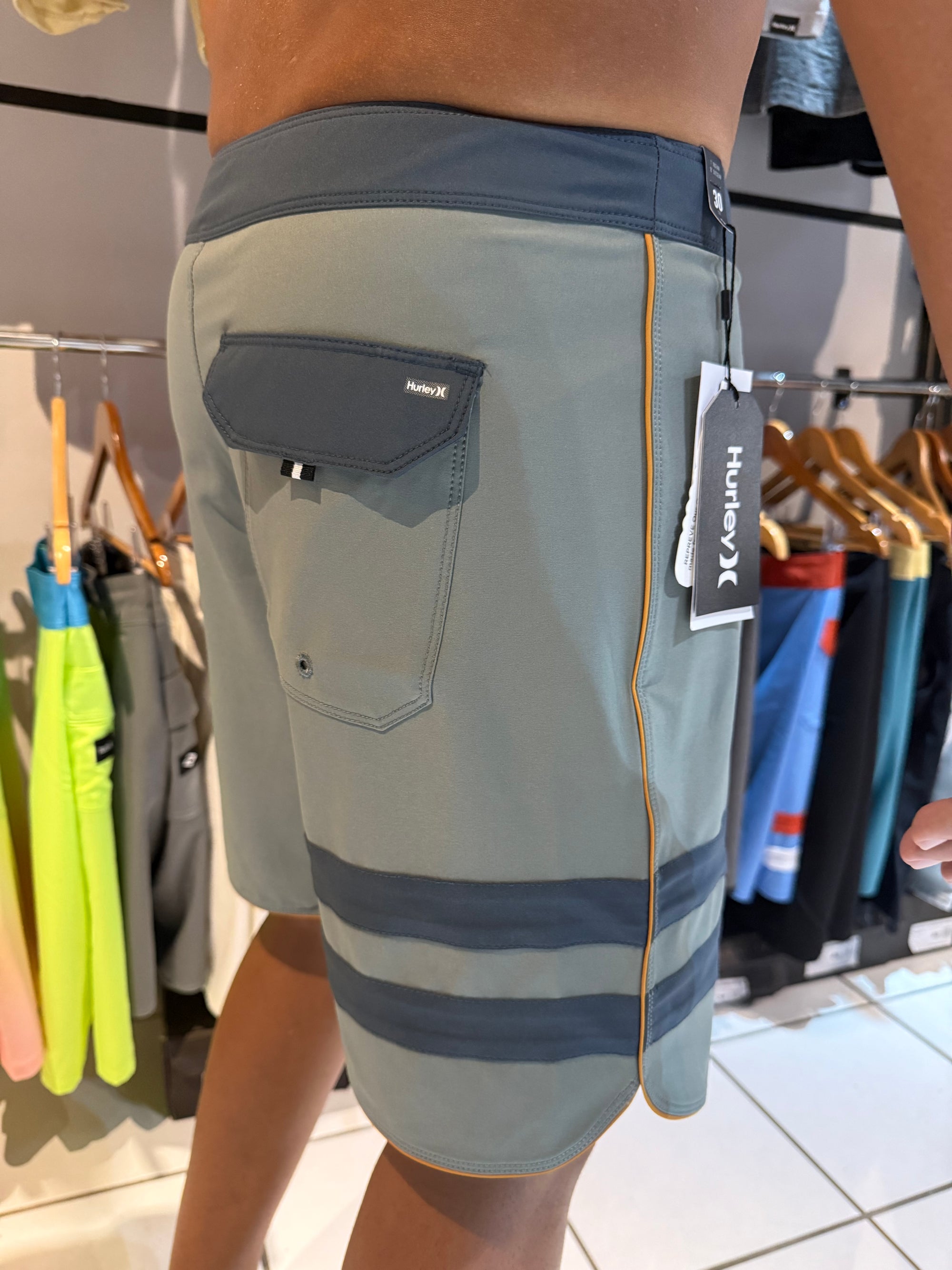 BOARDSHORT HURLEY PHANTOM ECO BLOCK PARTY SOLID18” OLIVA