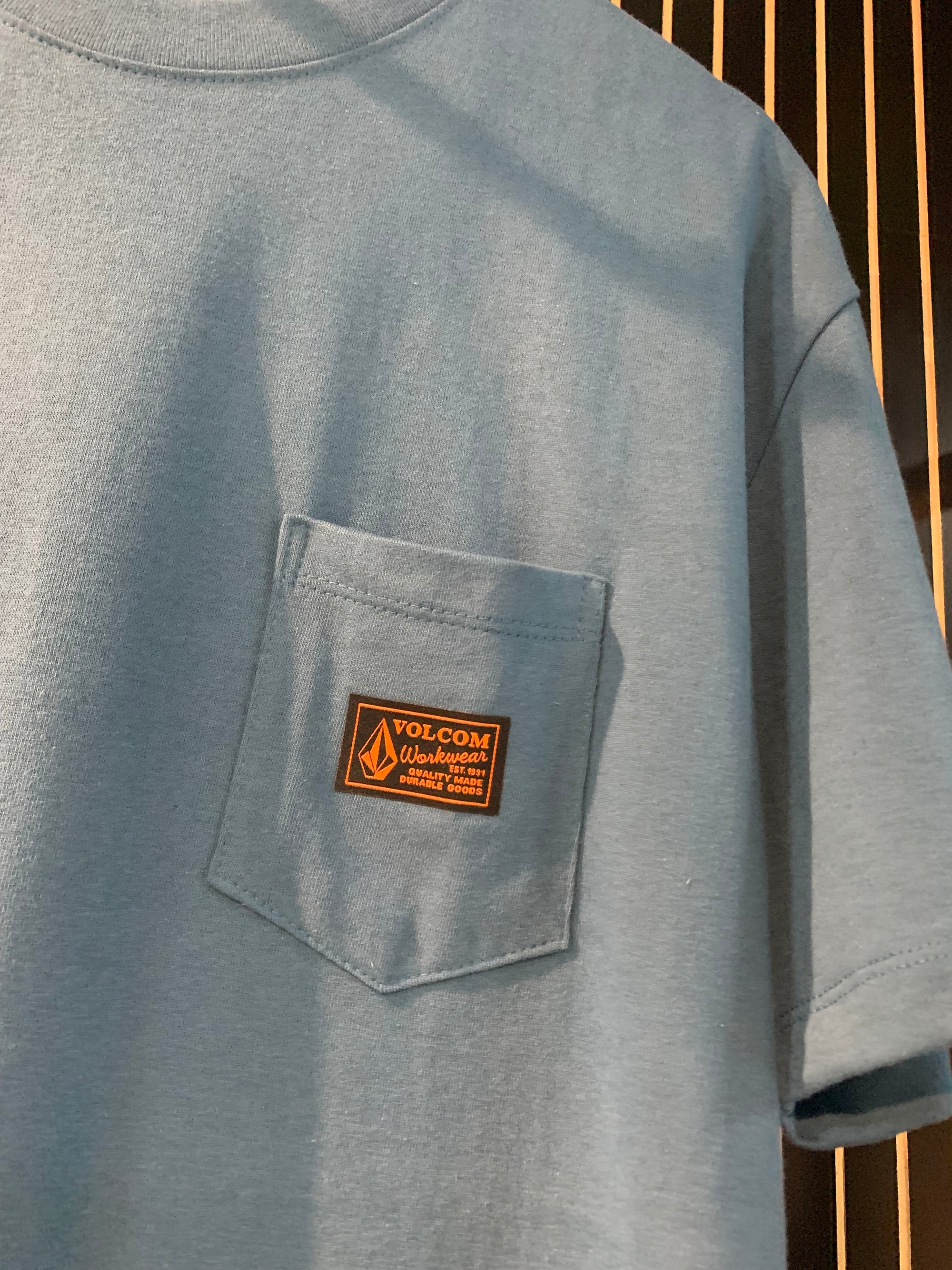 CAMISETA VOLCOM ESPECIAL CERTIFIED WORKWEAR AZUL