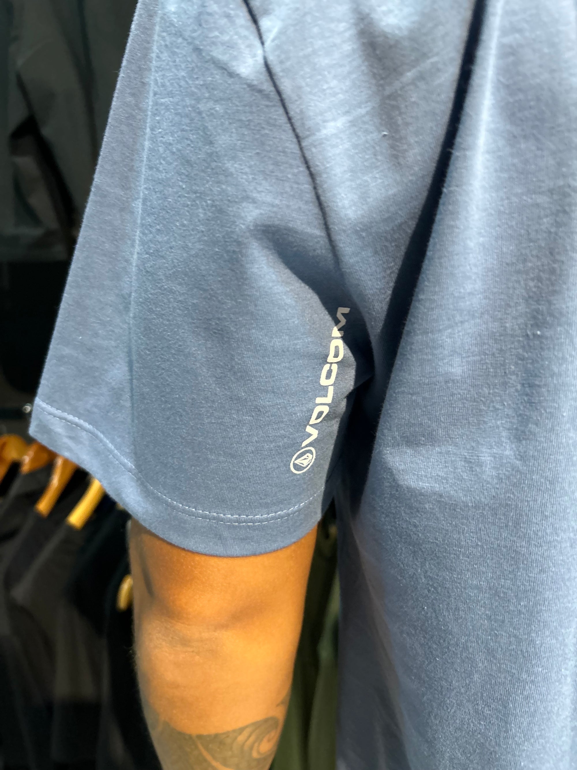 CAMISETA VOLCOM SWITCHER AZUL