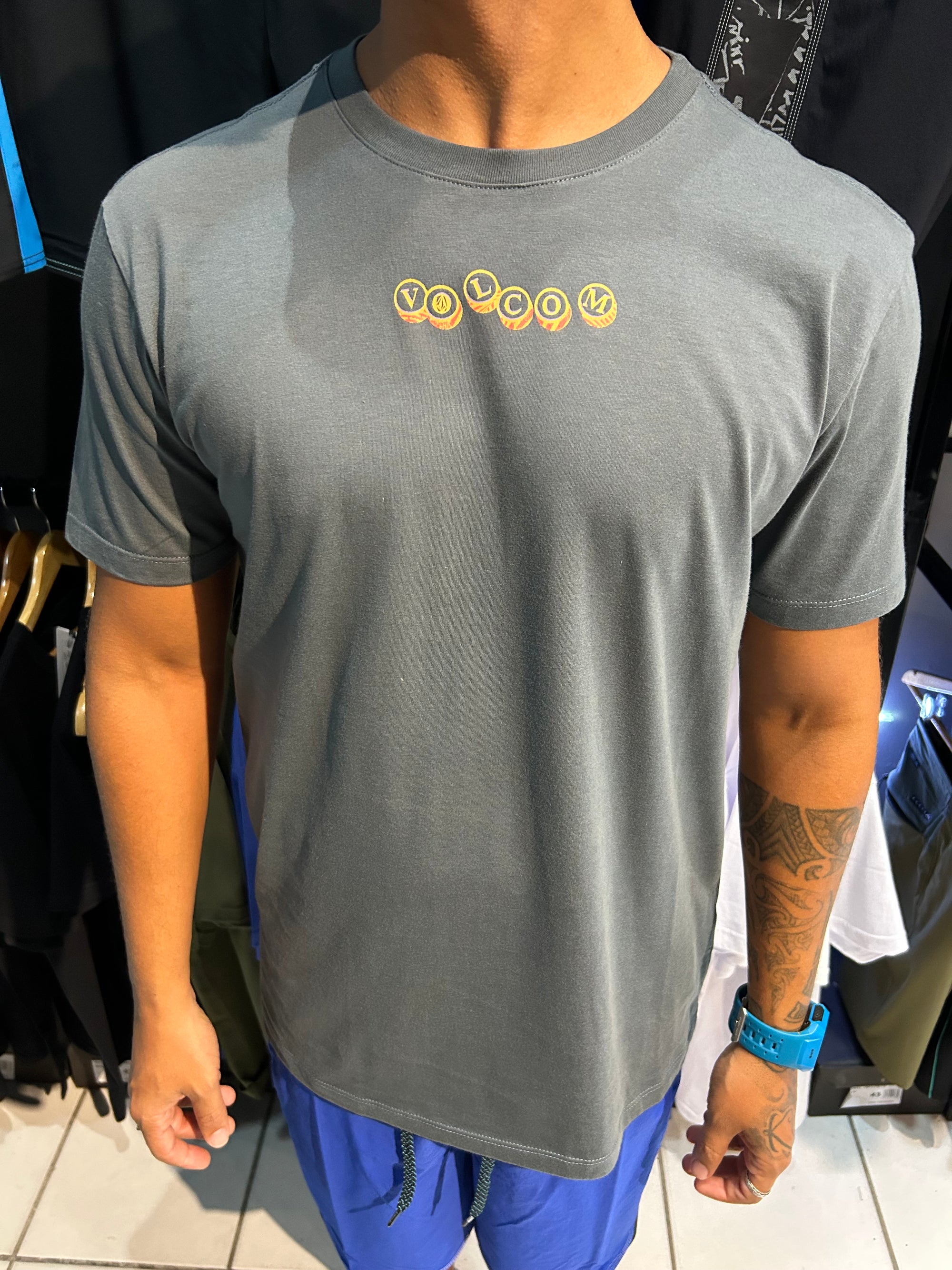 CAMISETA VOLCOM VEEVO GRAFITE