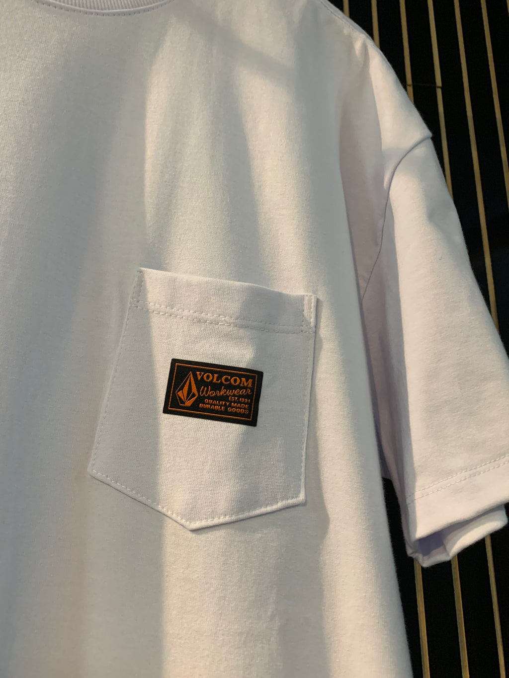 CAMISETA VOLCOM ESPECIAL CERTIFIED WORKWEAR BRANCA