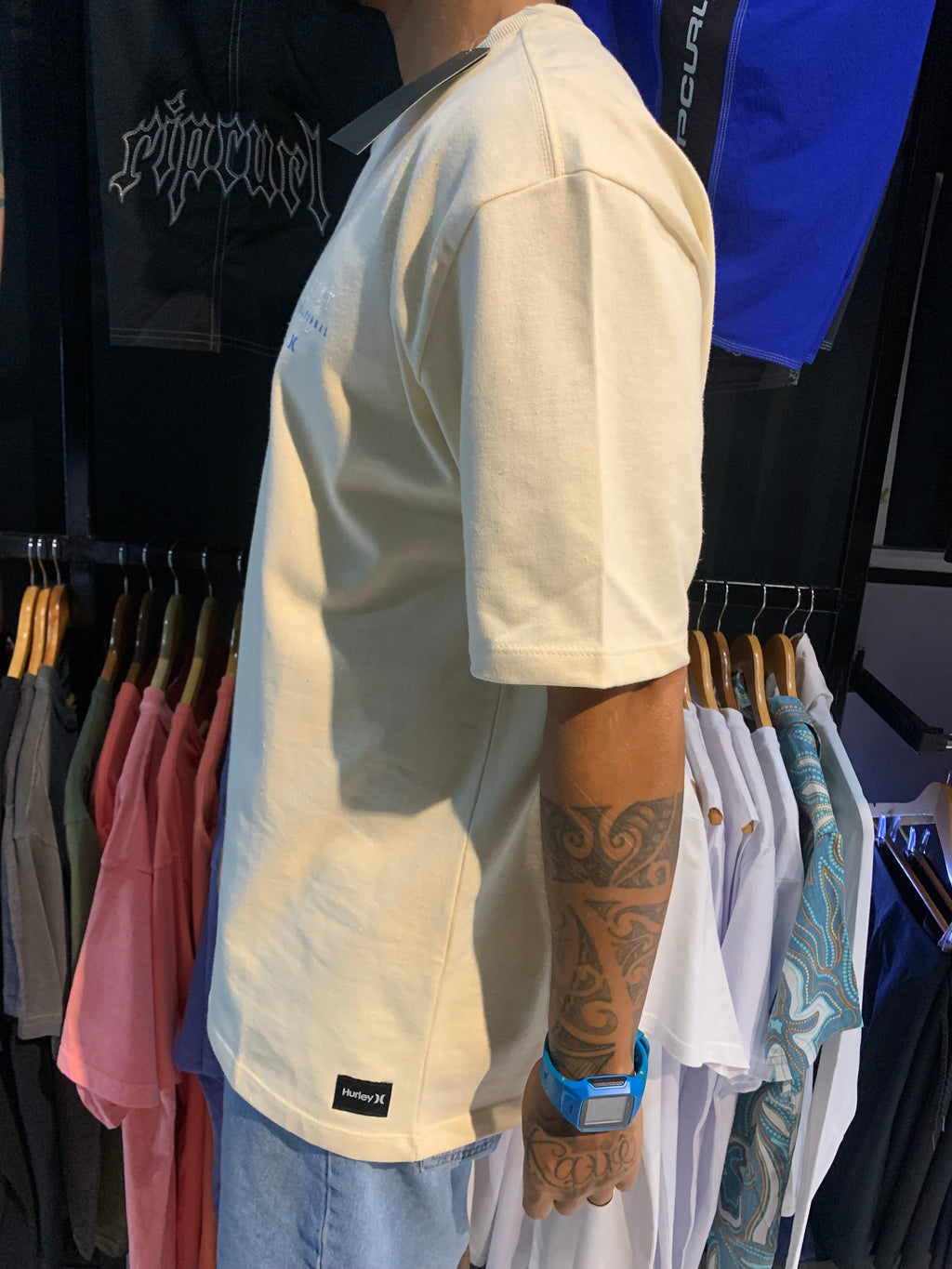Camiseta Especial Off White Hurley International