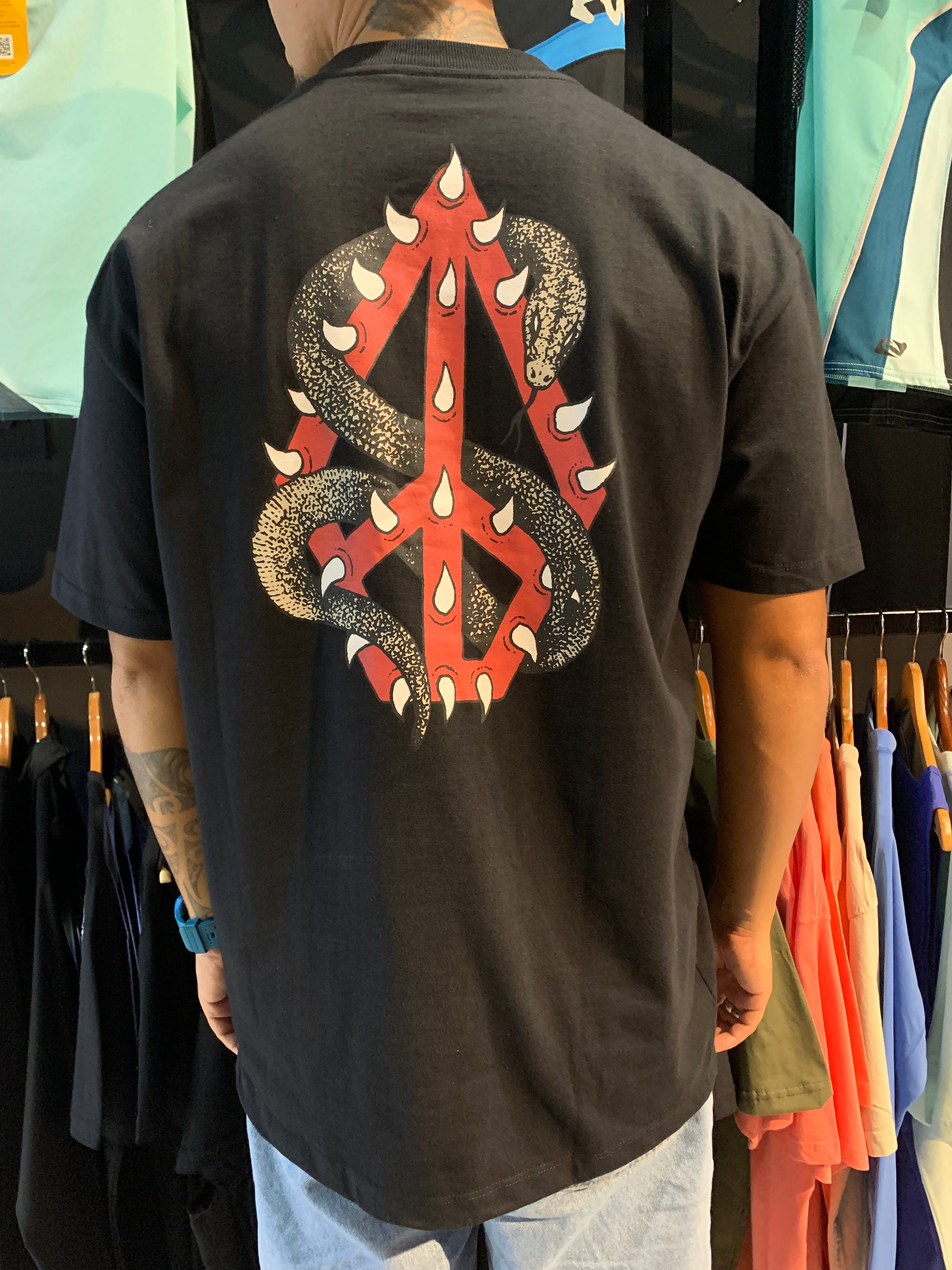 Camiseta Volcom Snake Peace Preta