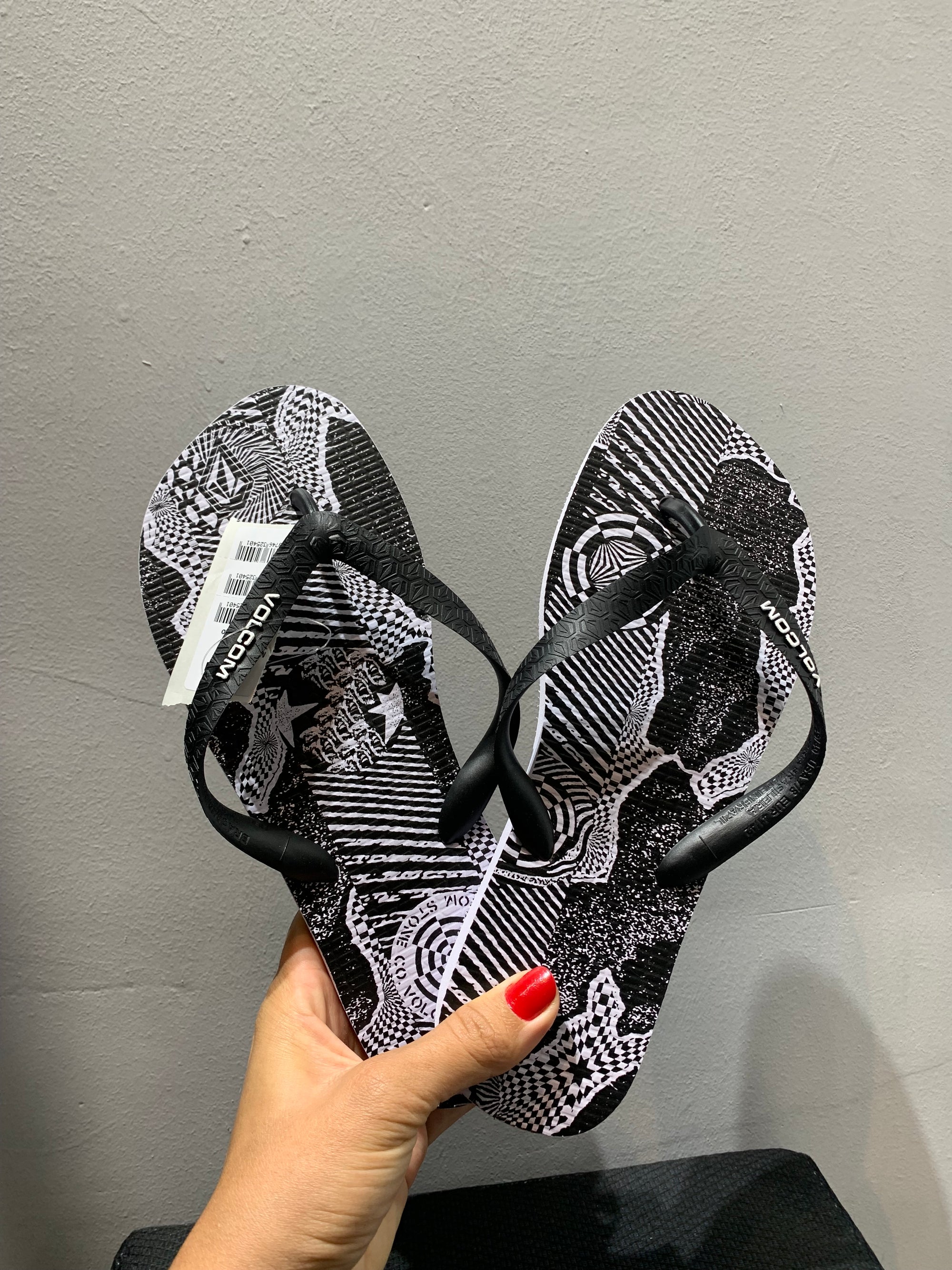 Chinelo Volcom Collage