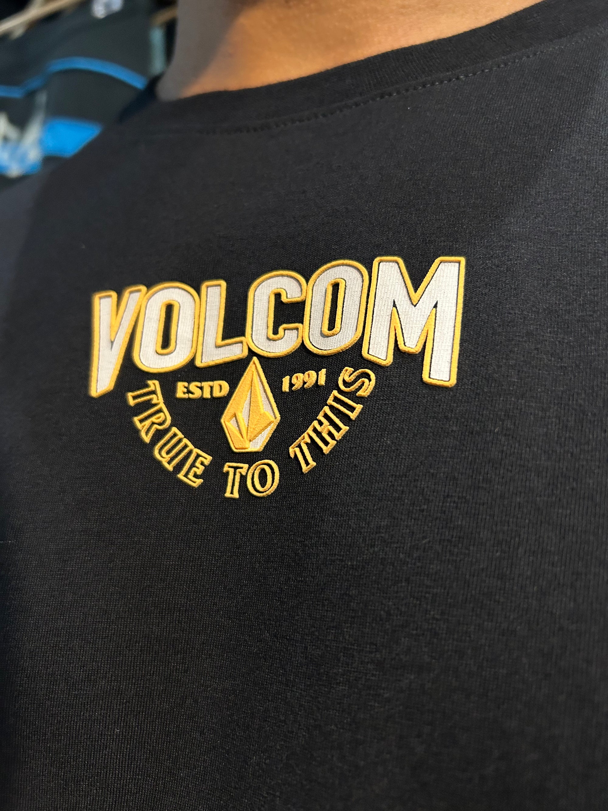 CAMISETA VOLCOM REAVES PRETO