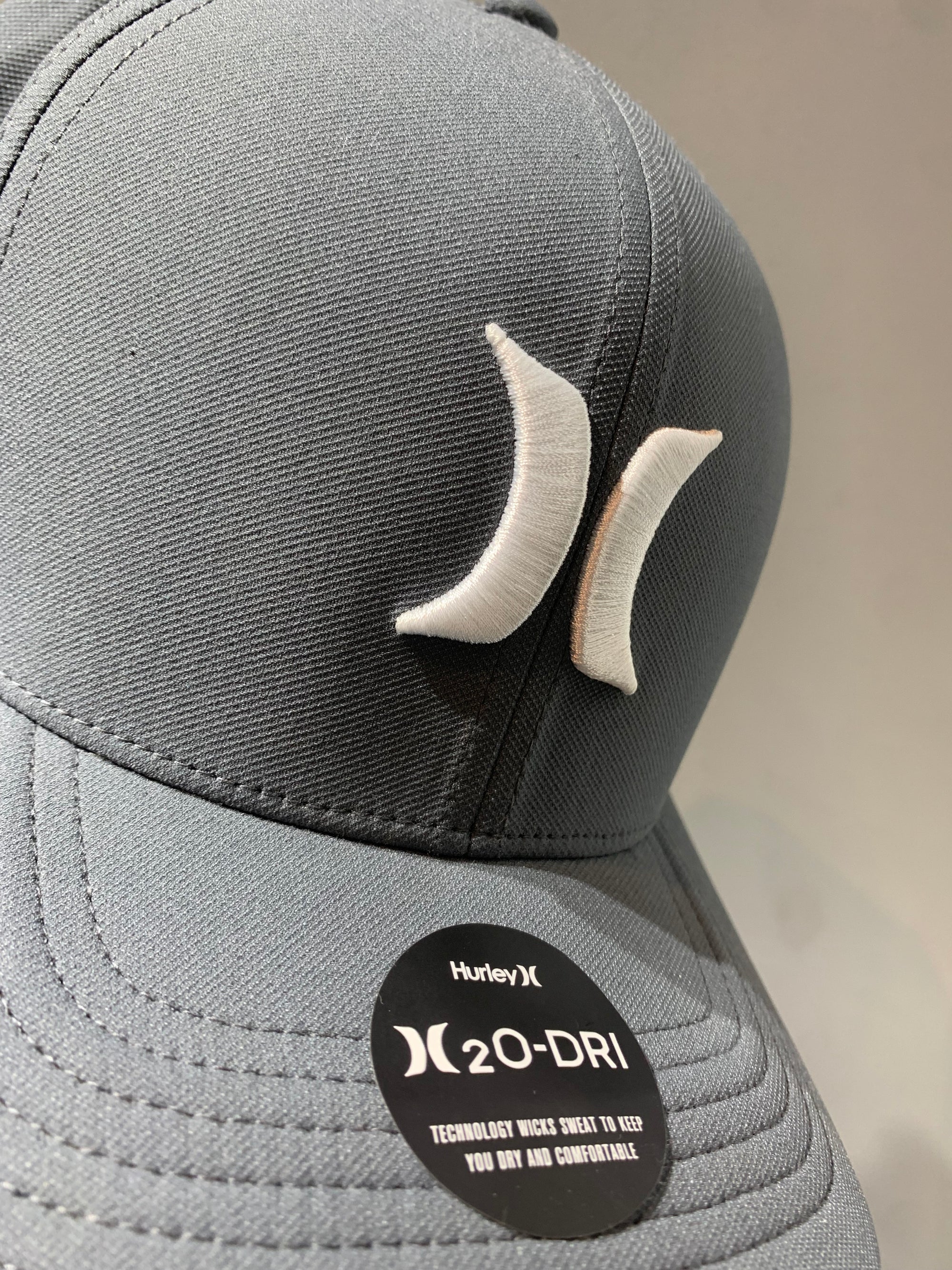Boné Hurley Icon Cinza com Branco