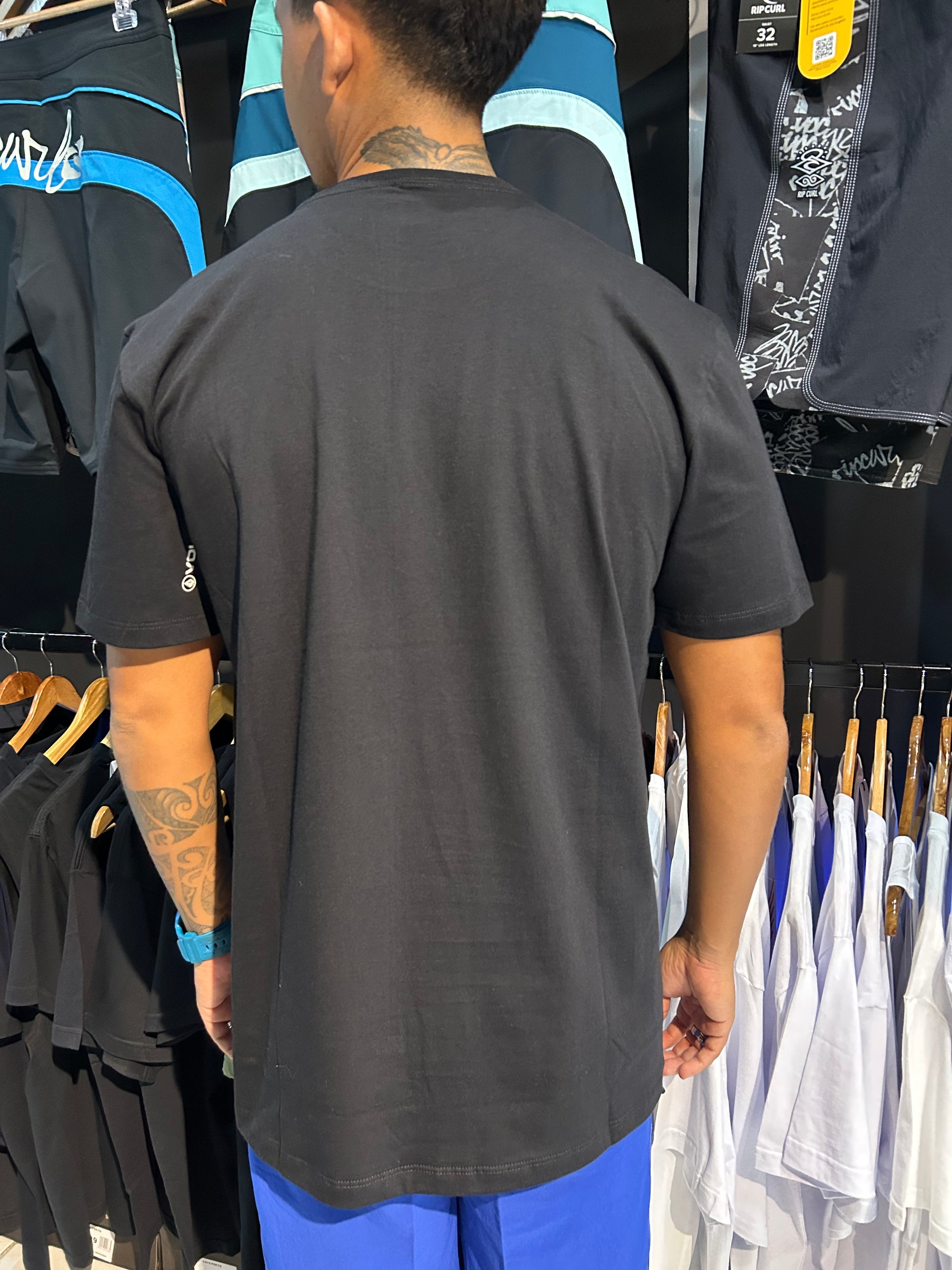 CAMISETA VOLCOM REAVES PRETO