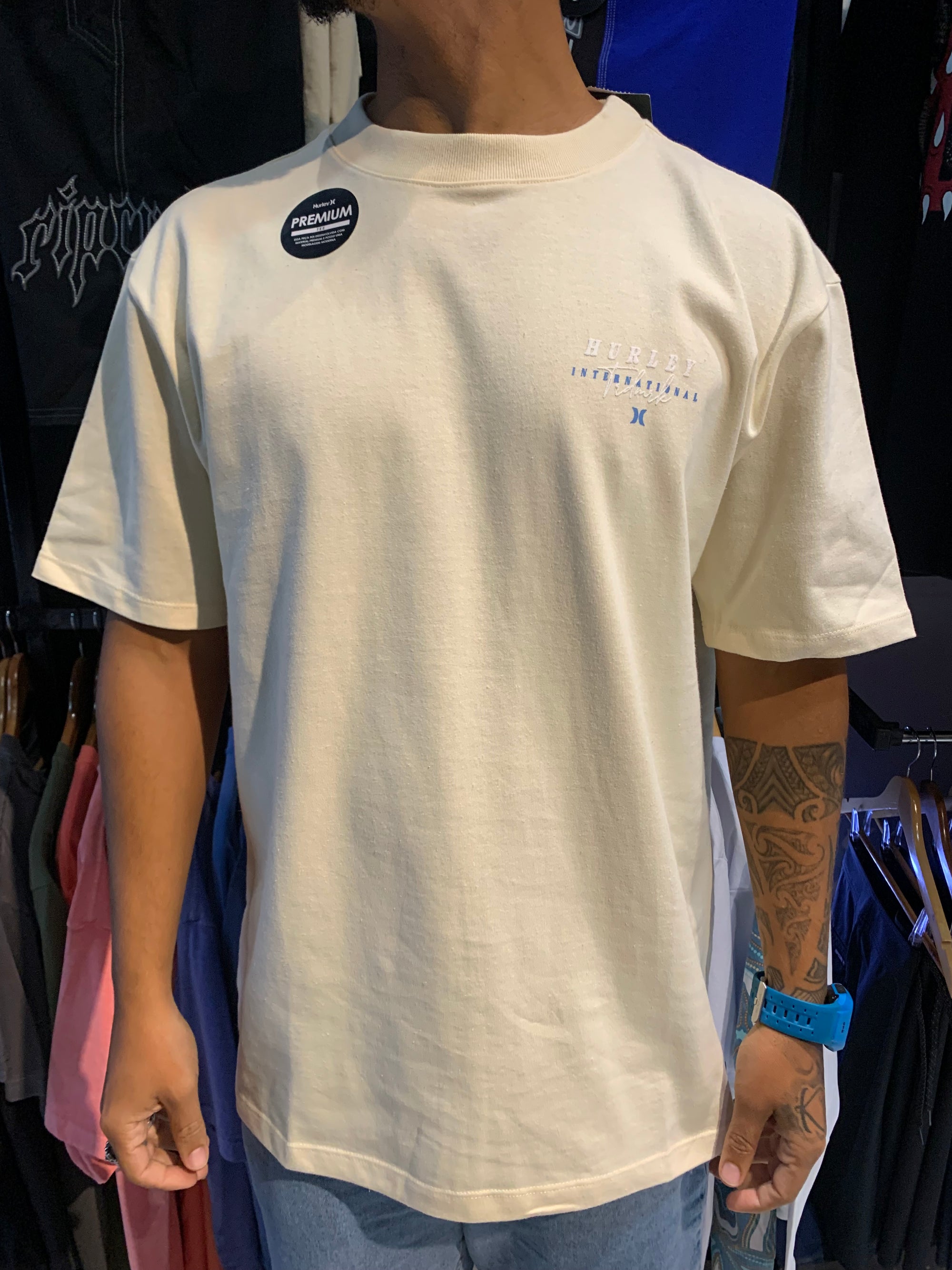 Camiseta Especial Off White Hurley International