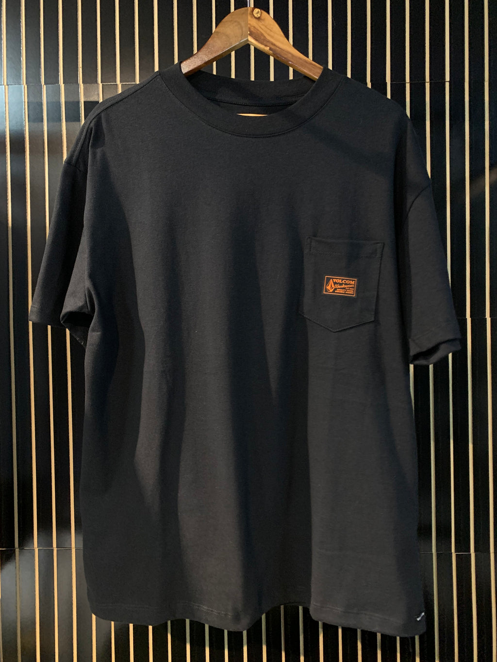 CAMISETA VOLCOM ESPECIAL CERTIFIED WORKWEAR PRETA