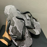 Chinelo Volcom Collage