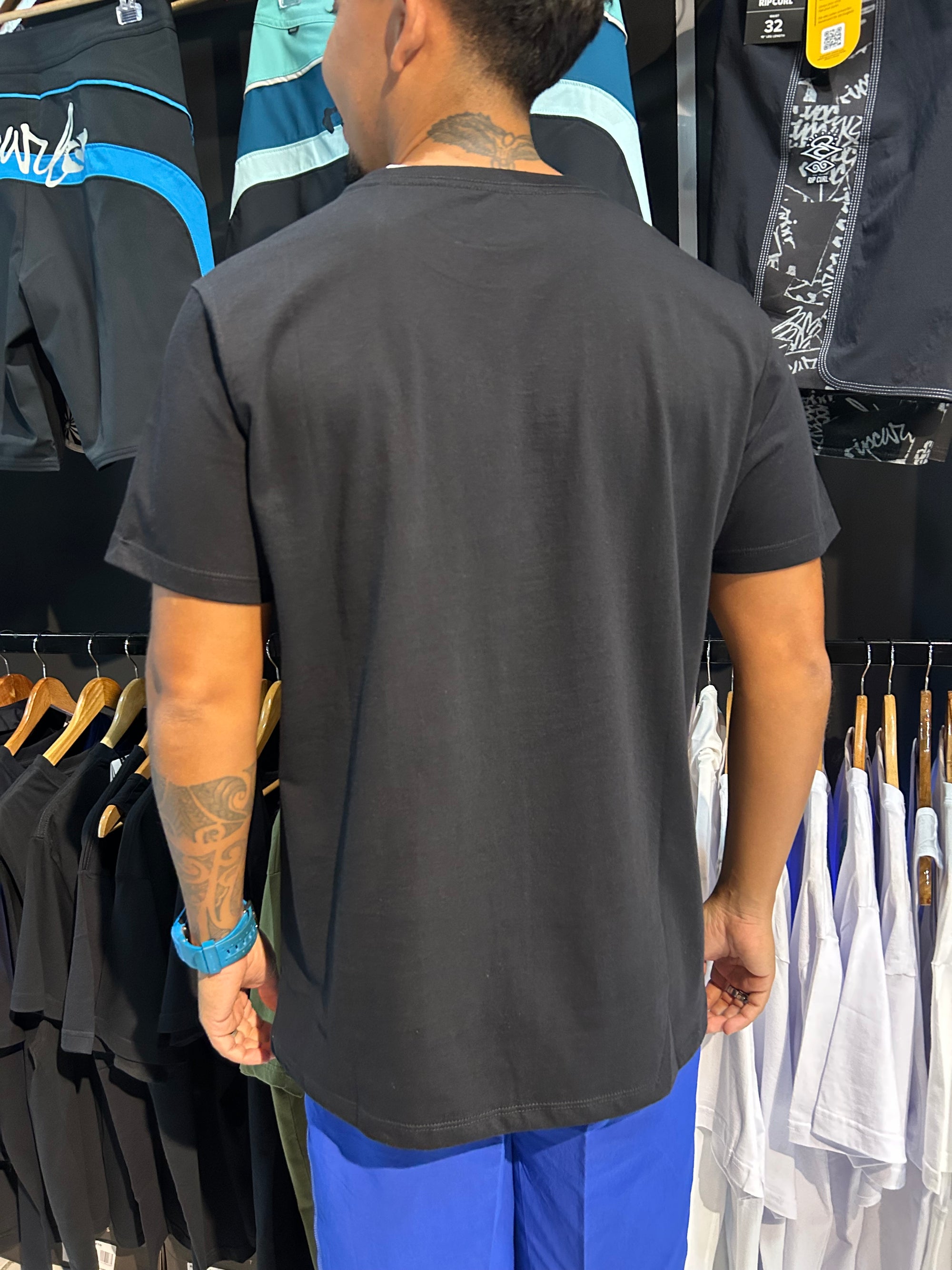 CAMISETA HANG LOOSE GRADIENTE PRETO