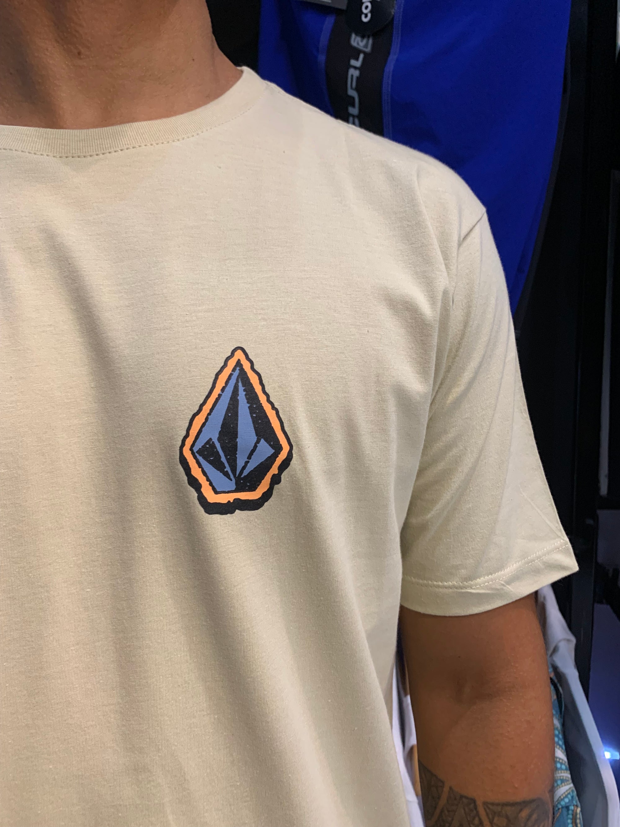 Camiseta Volcom Chandler Bege