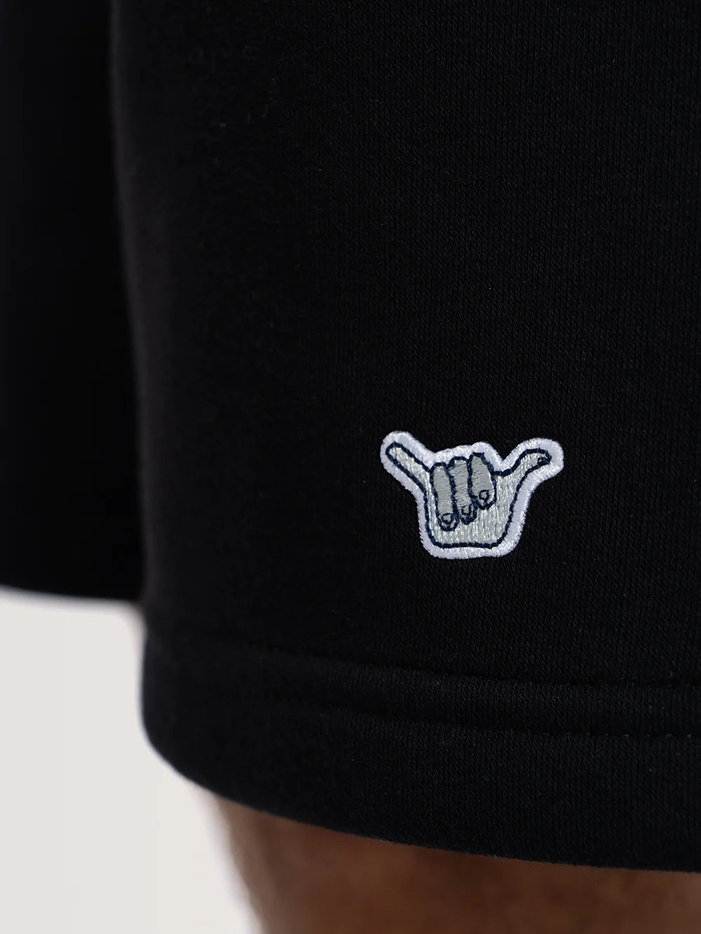 Bermuda Moletom Preta Hang Loose Label Patch