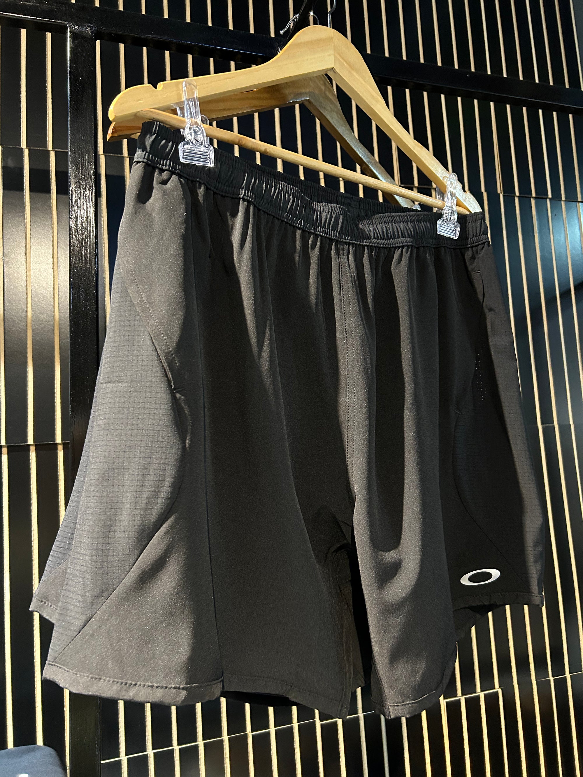 SHORT OAKLEY TRN DYNAMIC   MESH SHORTS 19”