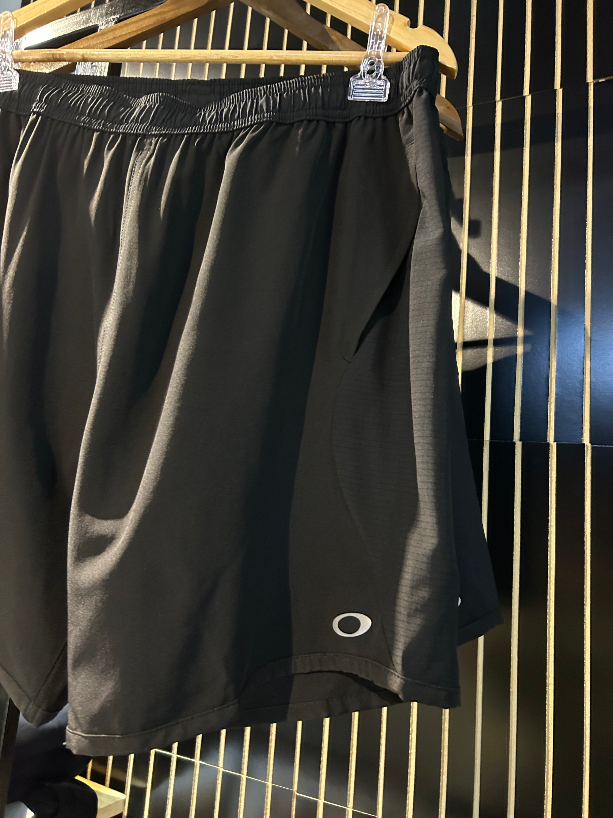SHORT OAKLEY TRN DYNAMIC   MESH SHORTS 19”