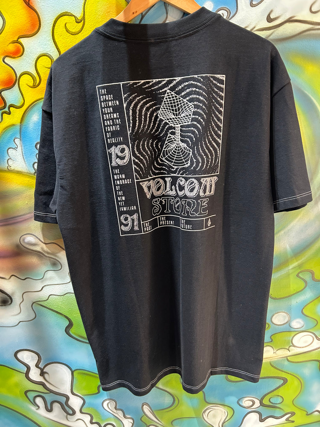 Camiseta Comfort Fit Volcom Time Wave