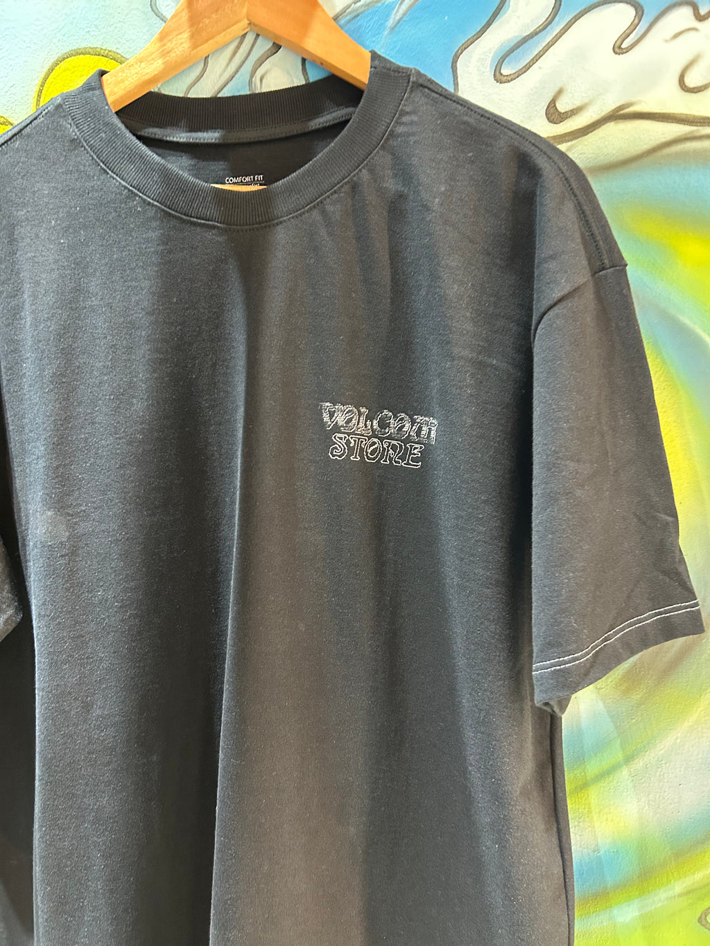 Camiseta Comfort Fit Volcom Time Wave