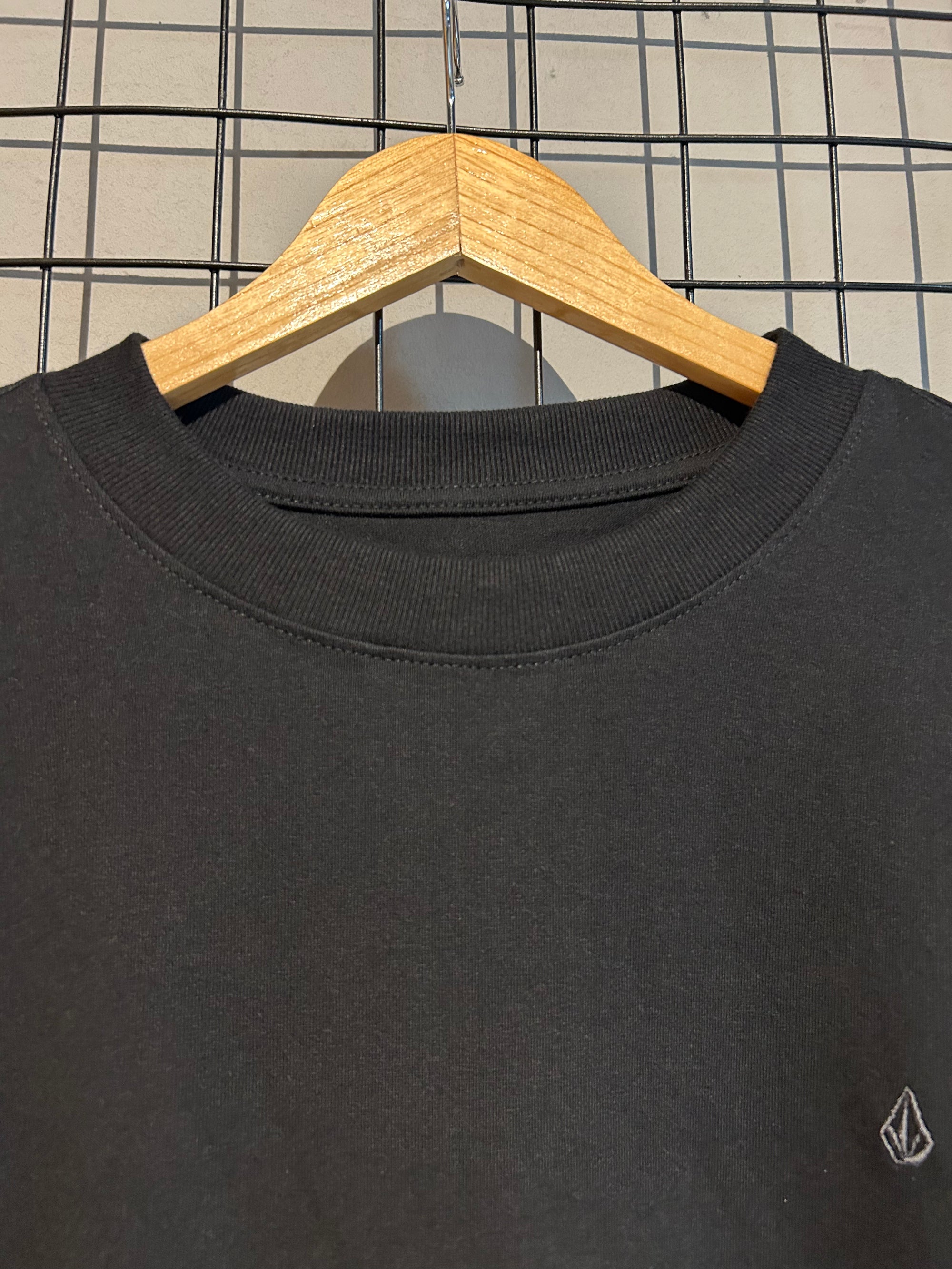 Camiseta Comfort Fit Volcom Single Stone Preta