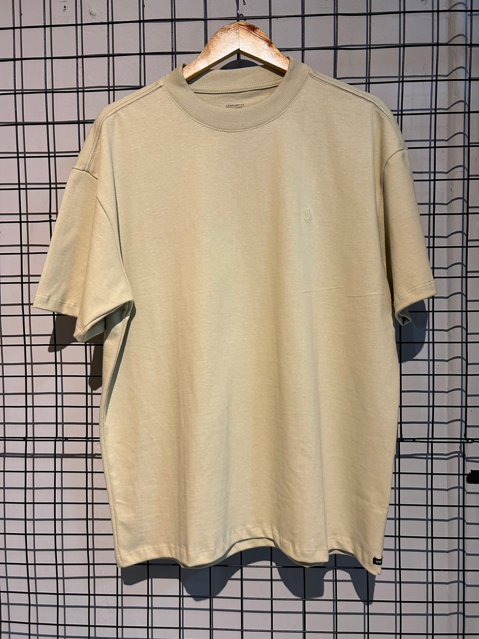 Camiseta Comfort Fit Volcom Single Stone Bege